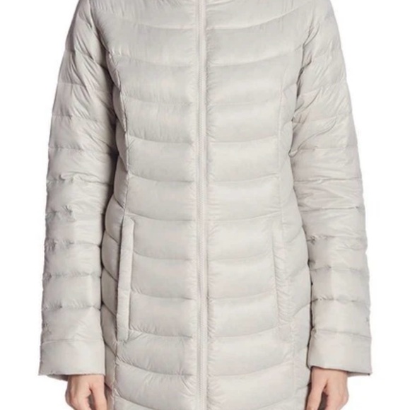 The North Face Women's Off-White Puffer Jacket - Picture 1 of 9